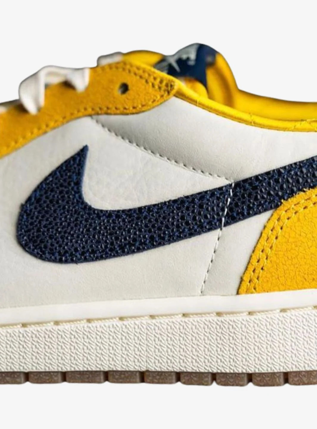 Air Jordan 1 Retro Low OG Michigan PE (2023)